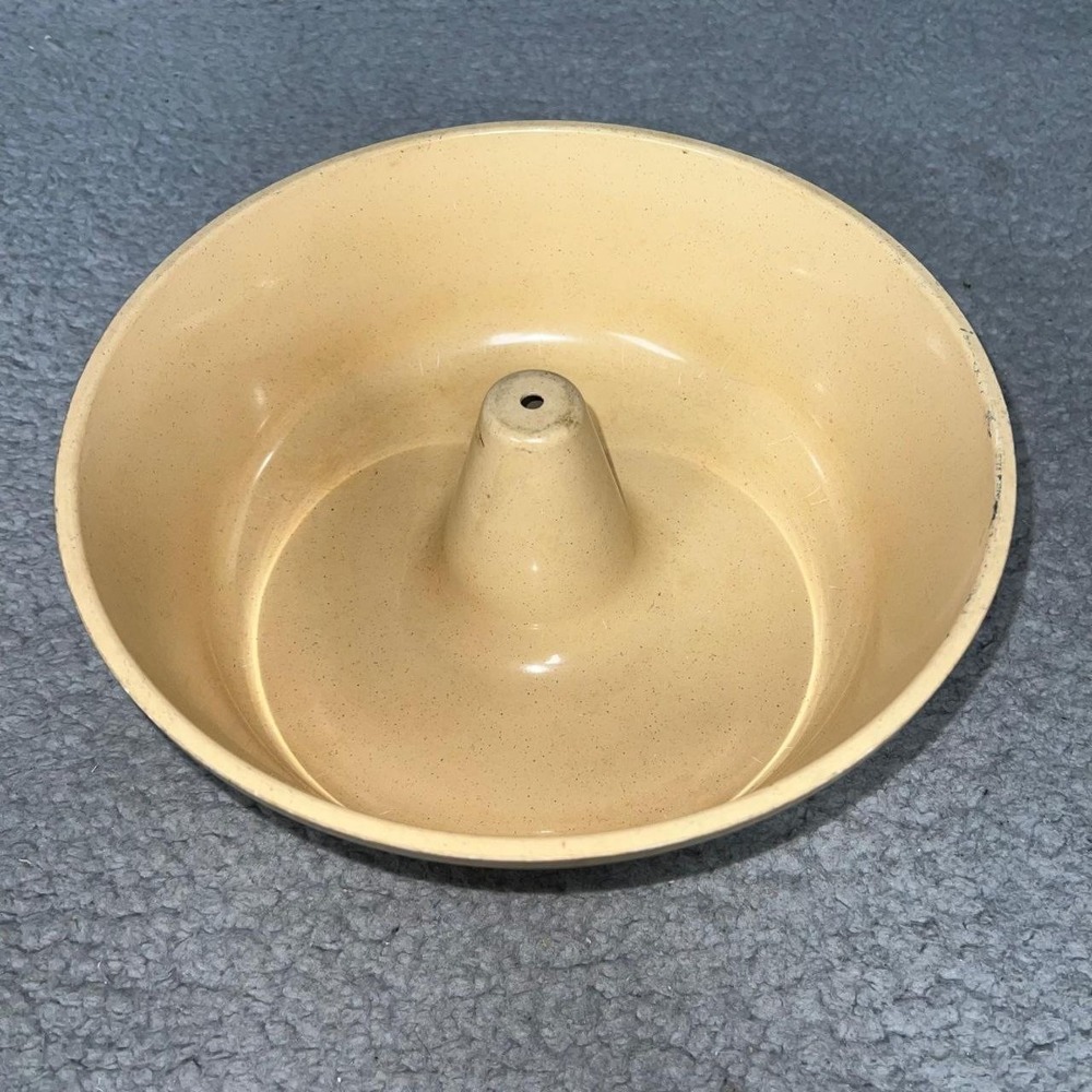 VTG Regal Ware Microwave Melamine Bundt Cake‎ Baking Pan Speckled Almond